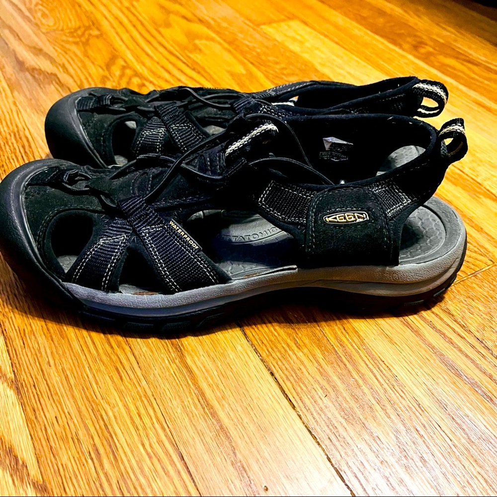 KEEN Women’s Black Hiking Water Shoes Size 9